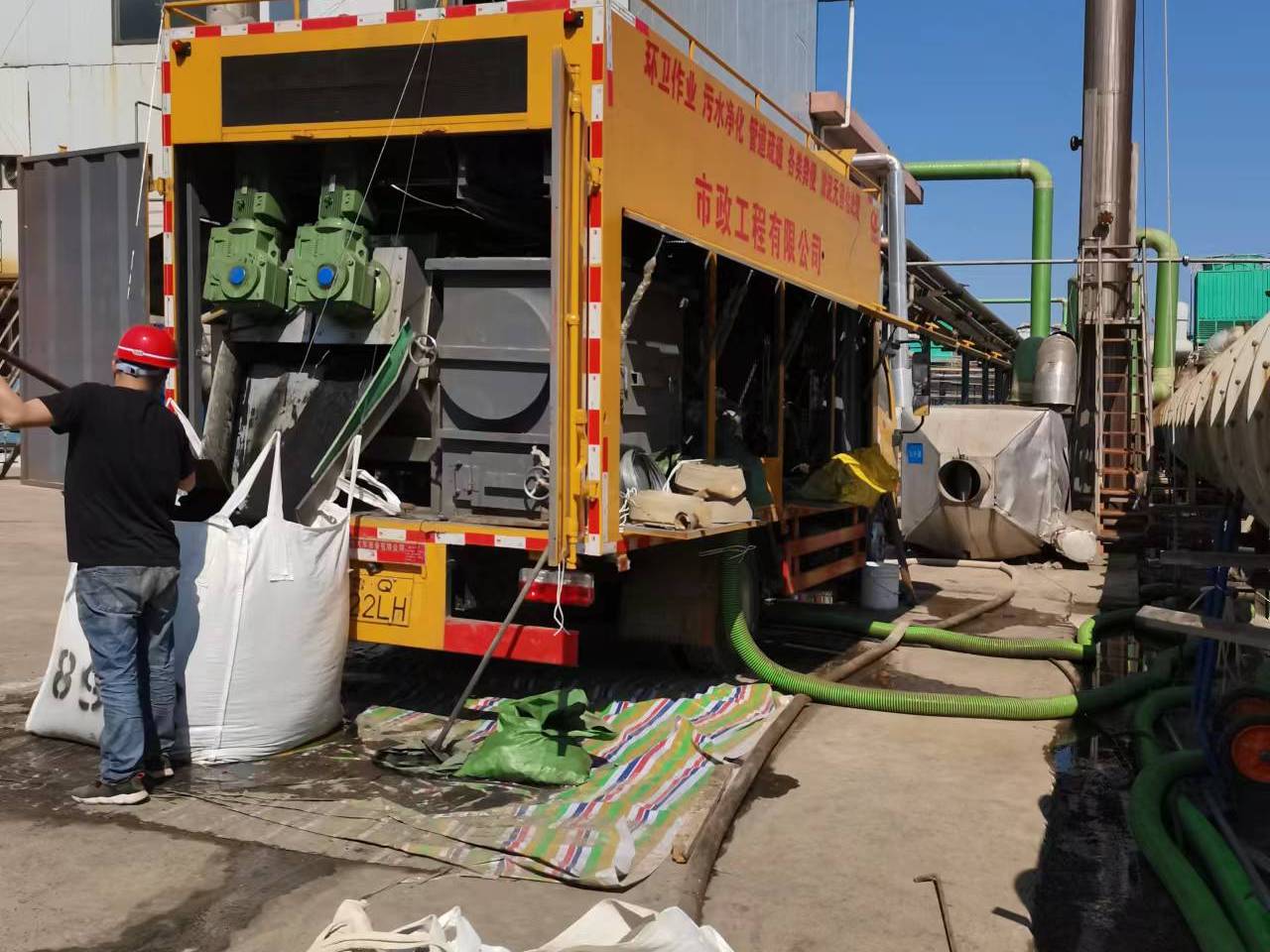 鲅鱼圈淤泥压干处理